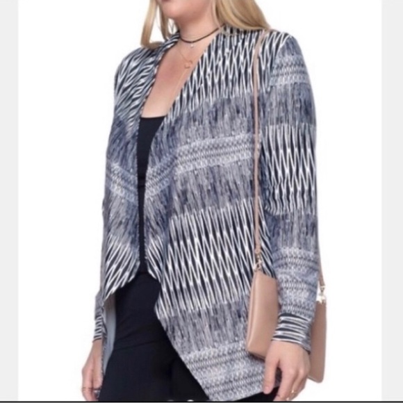 HG Twenty Six Open Front Top - Picture 2 of 7